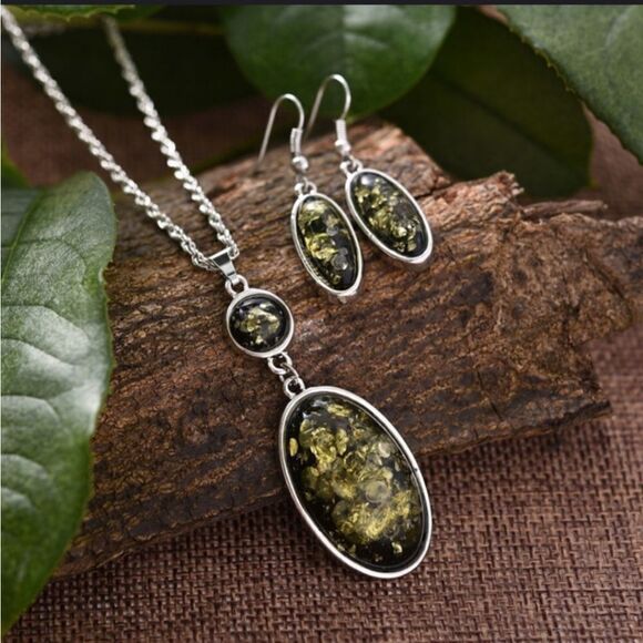 🆕️ Beautiful necklace 3pc set - Picture 1 of 5